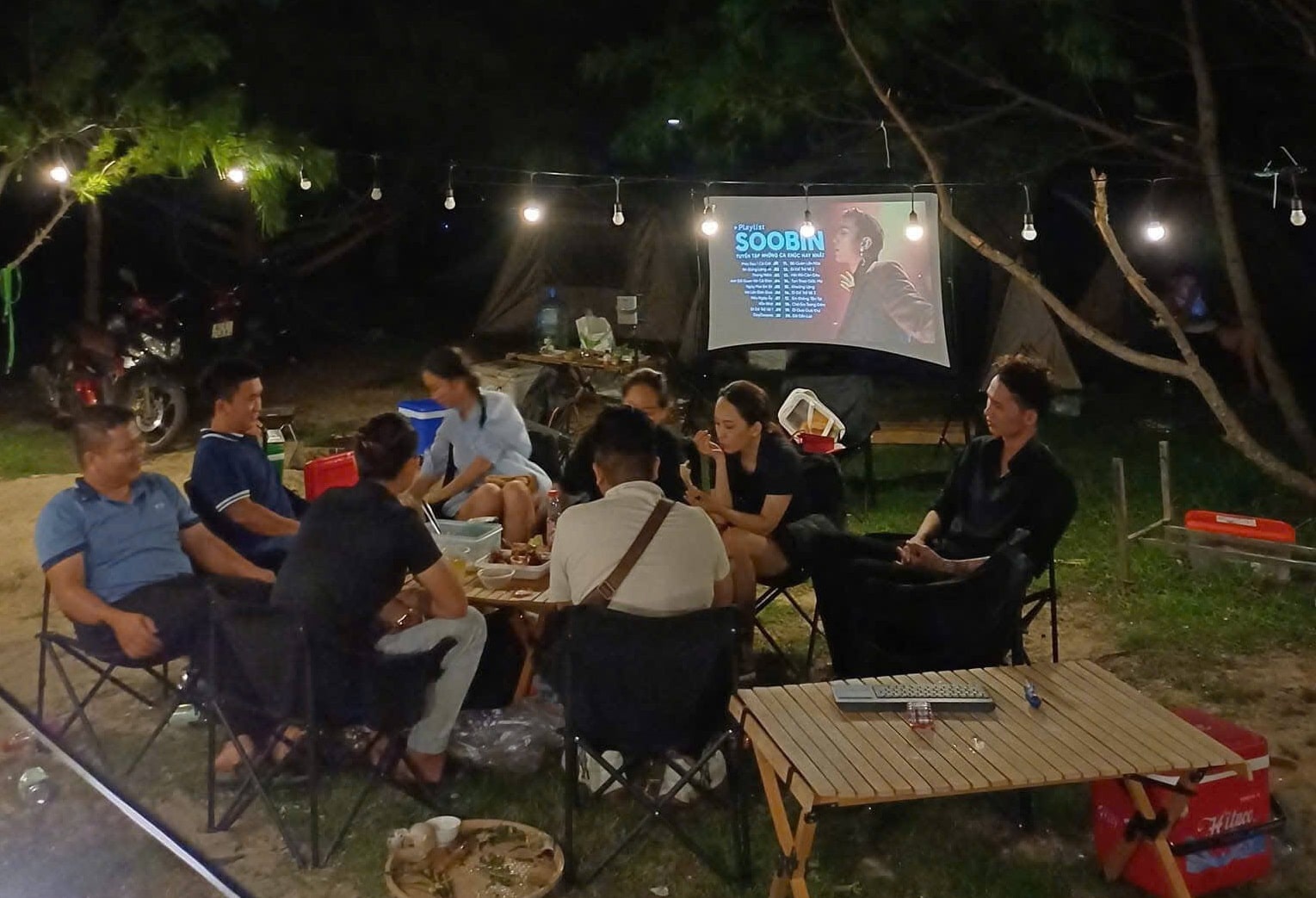 năm bé house camping