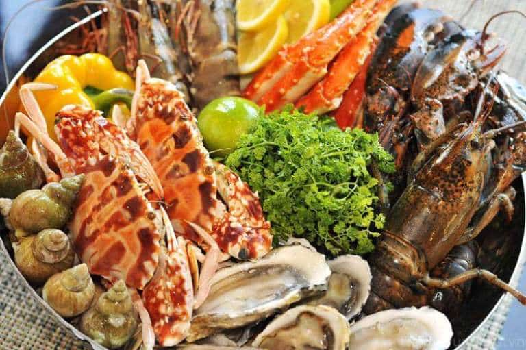 thưởng thức hải sản tươi sống